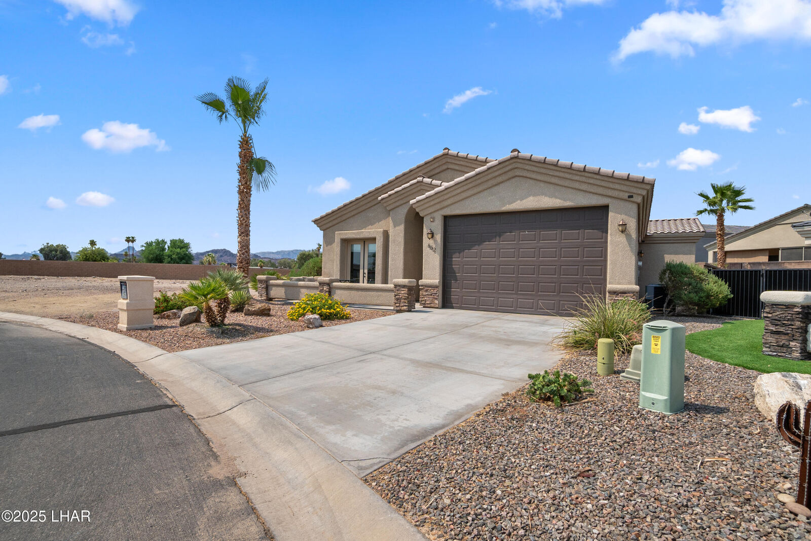 Property Photo: 662 Island Dr AZ 86403