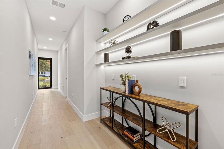 Property Photo:  113 W Evans Street  FL 32804 