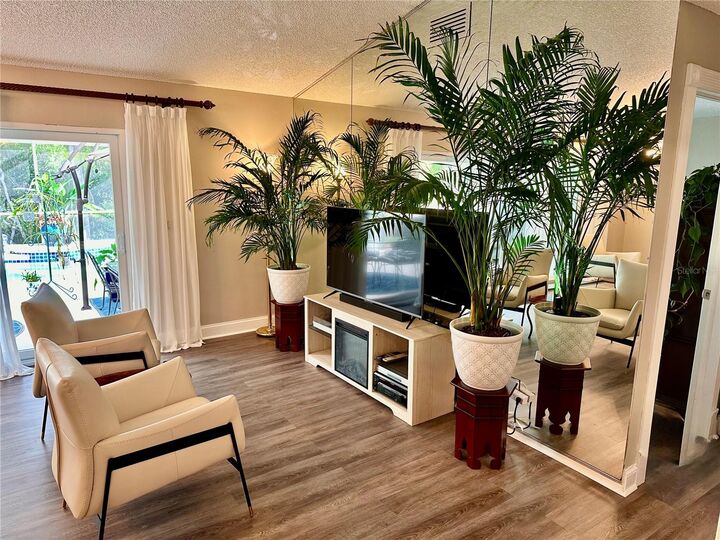 Property Photo:  559 Quintana Place NE  FL 33703 