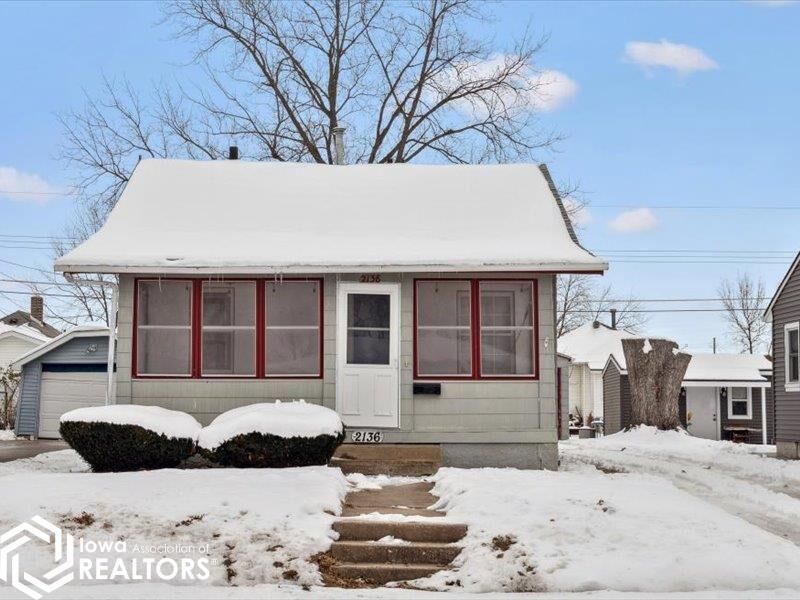 Property Photo:  2136 S Central Avenue  IA 52601 