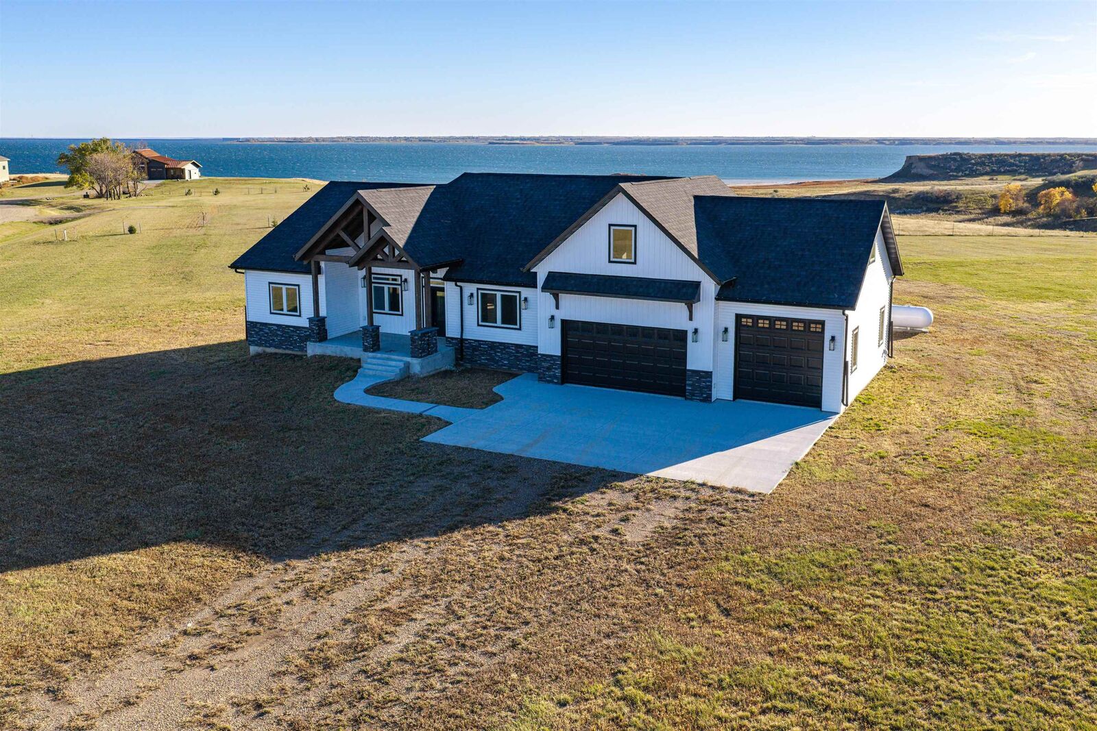 Property Photo: 1265 NW 42L Ave Pheasants Point Subdivision ND 58540
