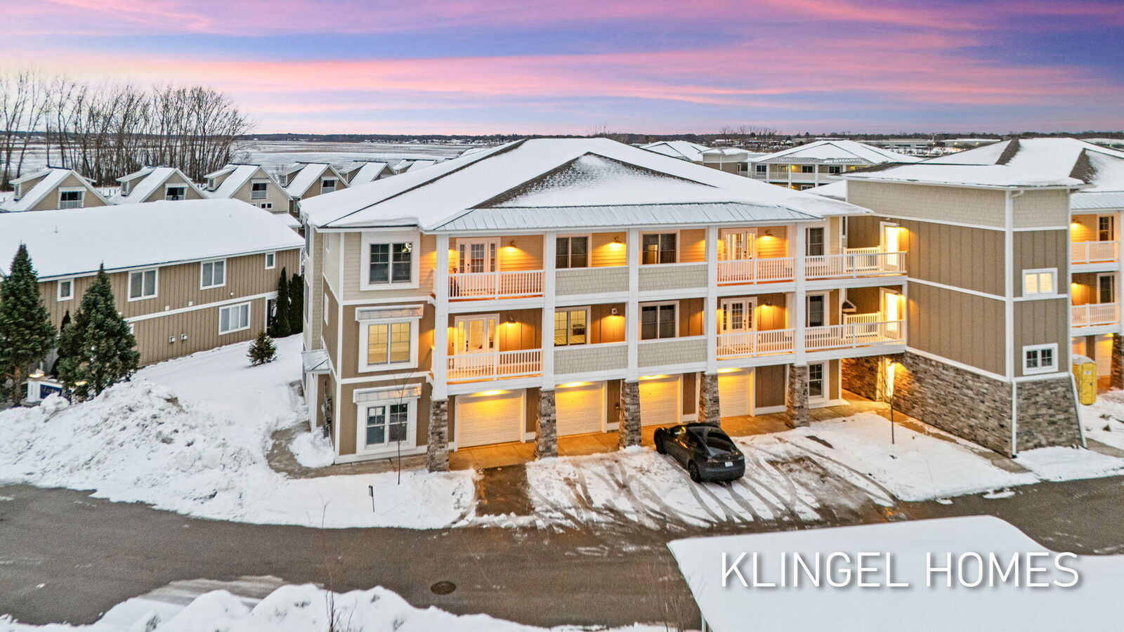 Property Photo: 930 W Savidge Street MI 49456