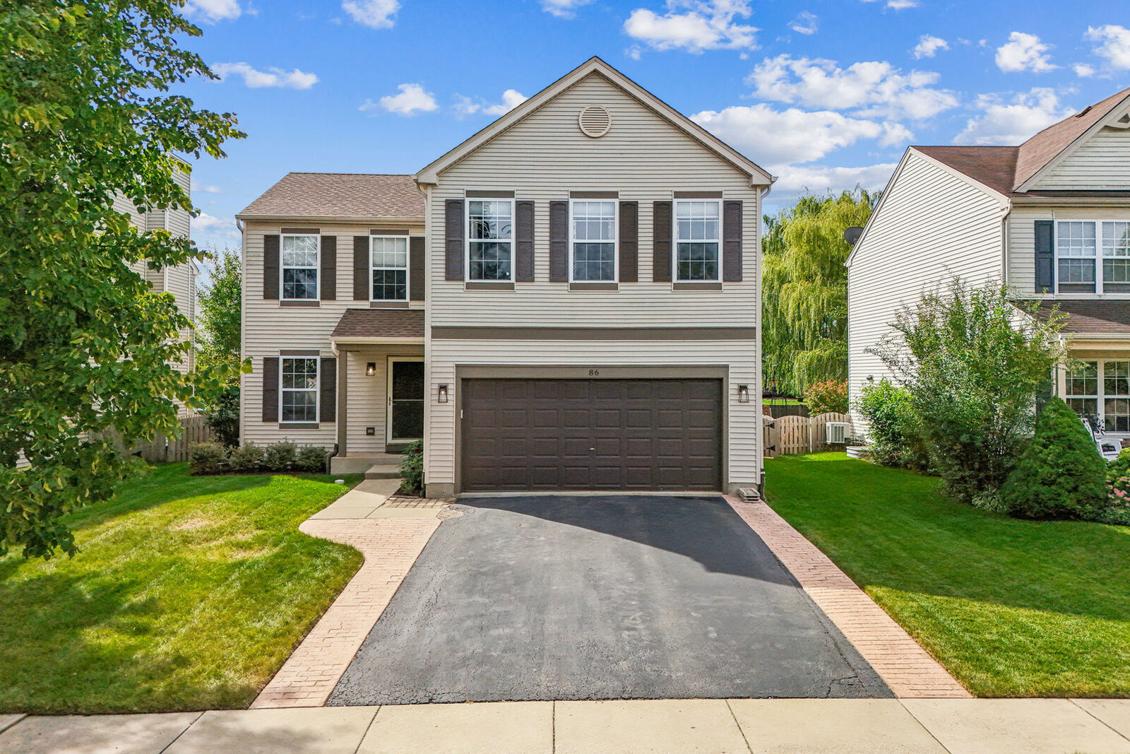 Property Photo:  86 E Daisy Avenue  IL 60112 