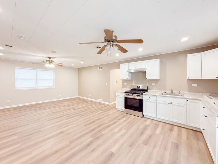 Property Photo: 106 E State Road 2B IL 60042