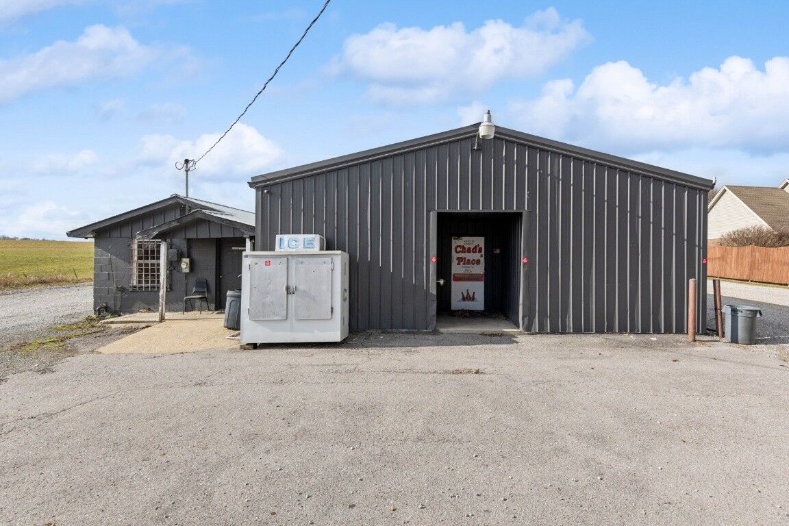 Property Photo: 1821 Old Gamaliel Rd TN 37150