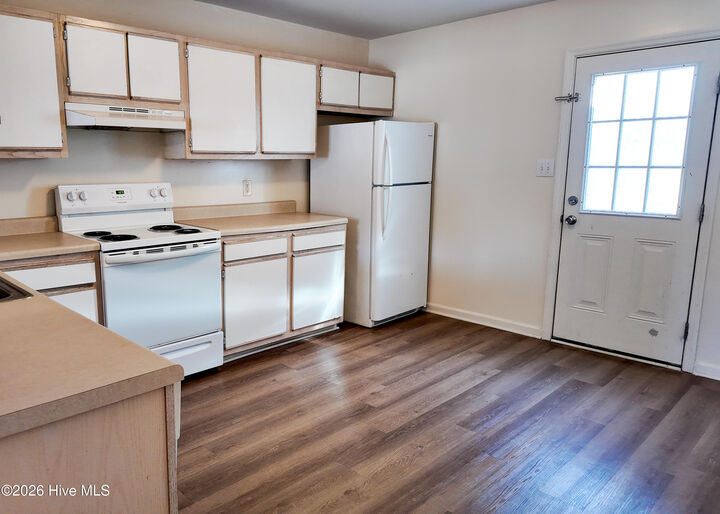 Property Photo: 204 Meadowbrook Lane NC 28546