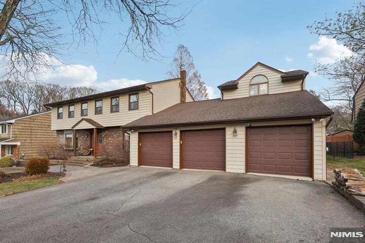 Property Photo: 7 Welsh Court NJ 07470