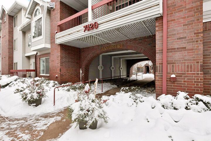 Property Photo: 7420 Edinborough Way 6106 MN 55435