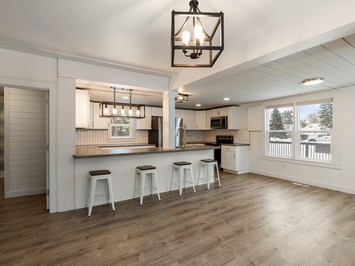 Property Photo:  624 8th Avenue NE  MN 56401 