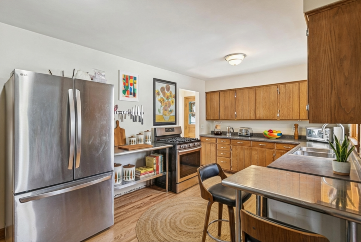 Property Photo:  711 Grandview Avenue W  MN 55113 