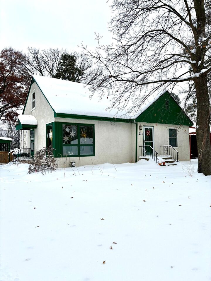 Property Photo:  711 Grandview Avenue W  MN 55113 