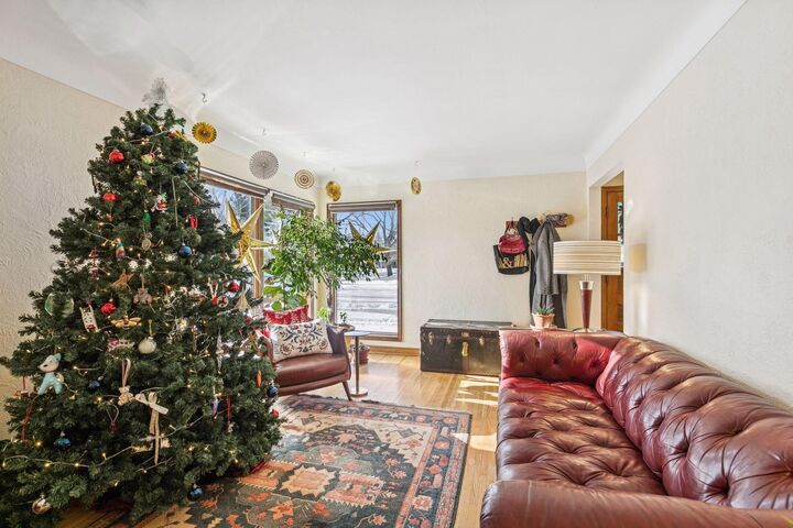 Property Photo:  711 Grandview Avenue W  MN 55113 