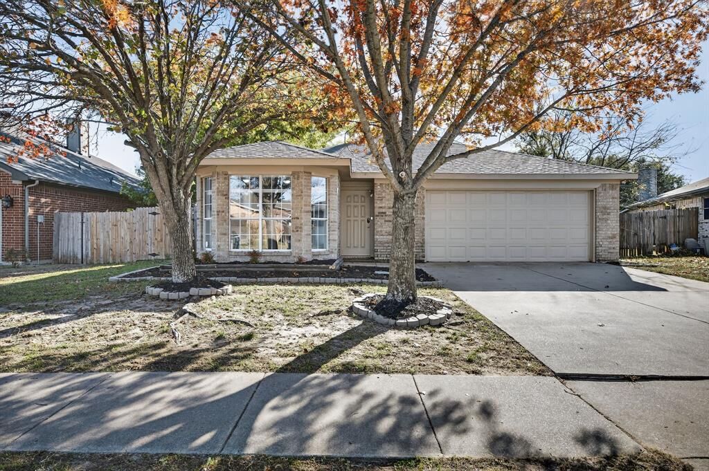 Property Photo: 7328 Summerset Drive TX 76126