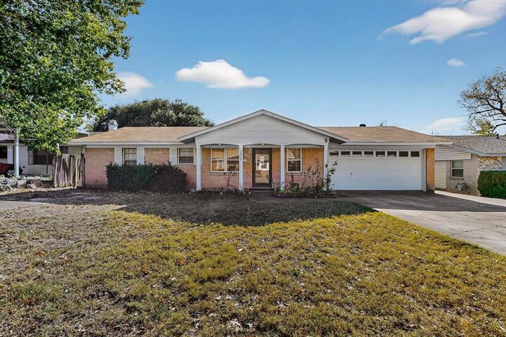 Property Photo: 2712 Pennington Street TX 75062
