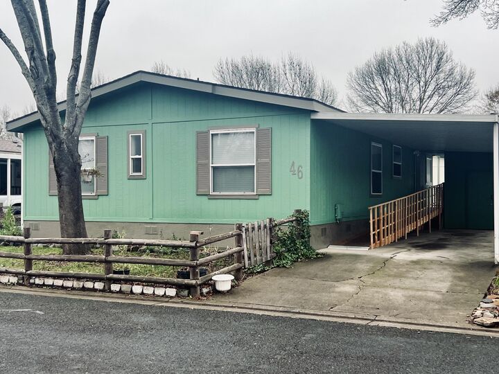 Property Photo: 633 E Archwood Drive Unit 46 OR 97524