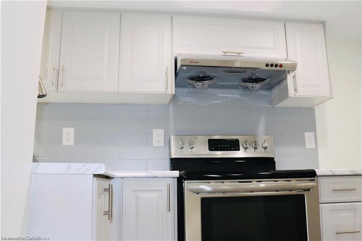 Photo de la propriété:  386 Grovehill Crescent Bsmnt  ON N2R 0L5 