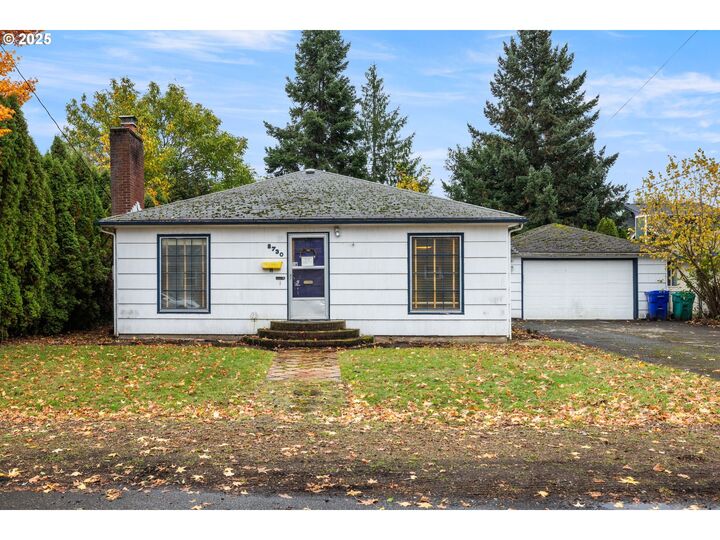 Property Photo:  8730 NE Davis St  OR 97220 