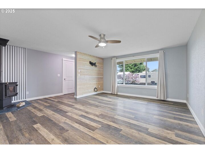 Property Photo: 1997 SW Oleander Ct OR 97128