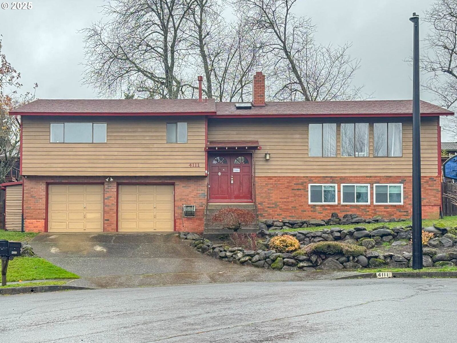 Property Photo: 4111 NE 3rd St OR 97030