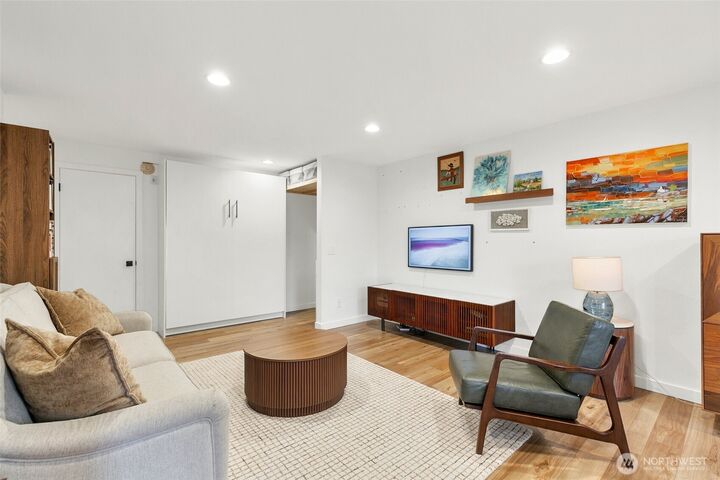 335  Heather Road 208  Everett WA 98203 photo