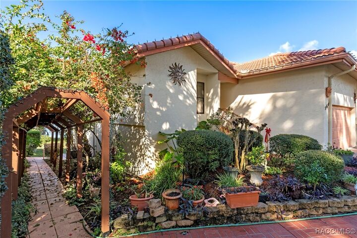 Property Photo: 564 San Remo Circle FL 34450