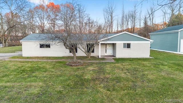 Property Photo:  9240 Allen Road  MI 48348 