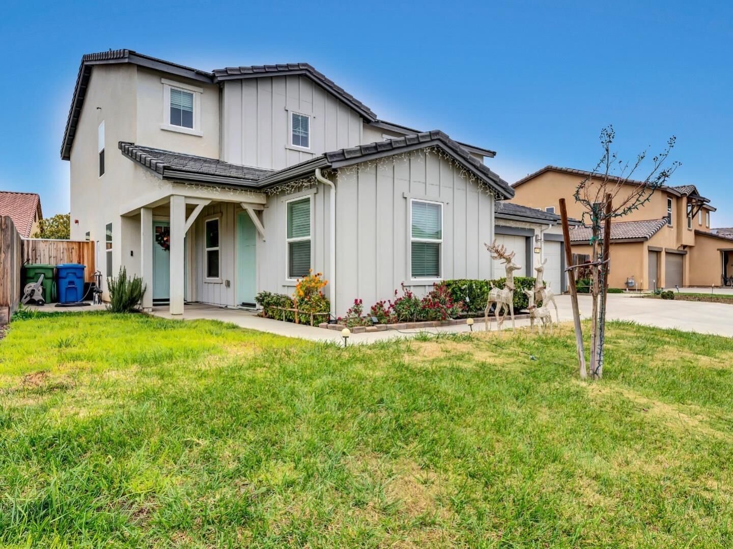 Property Photo:  1672 Thistle Lane  CA 93635 