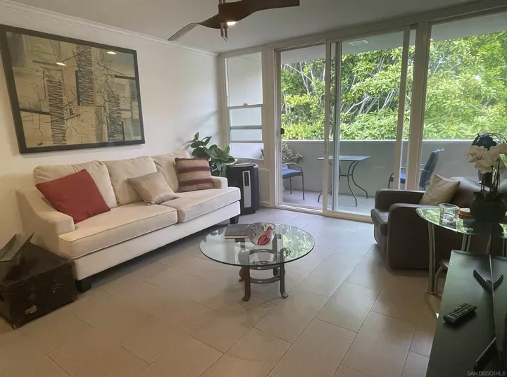 Property Photo: 2510 Torrey Pines Rd 413 CA 92037