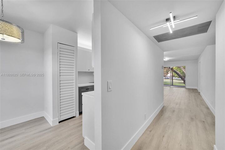 Property Photo: 1200 SW 124th Ter 207O FL 33027