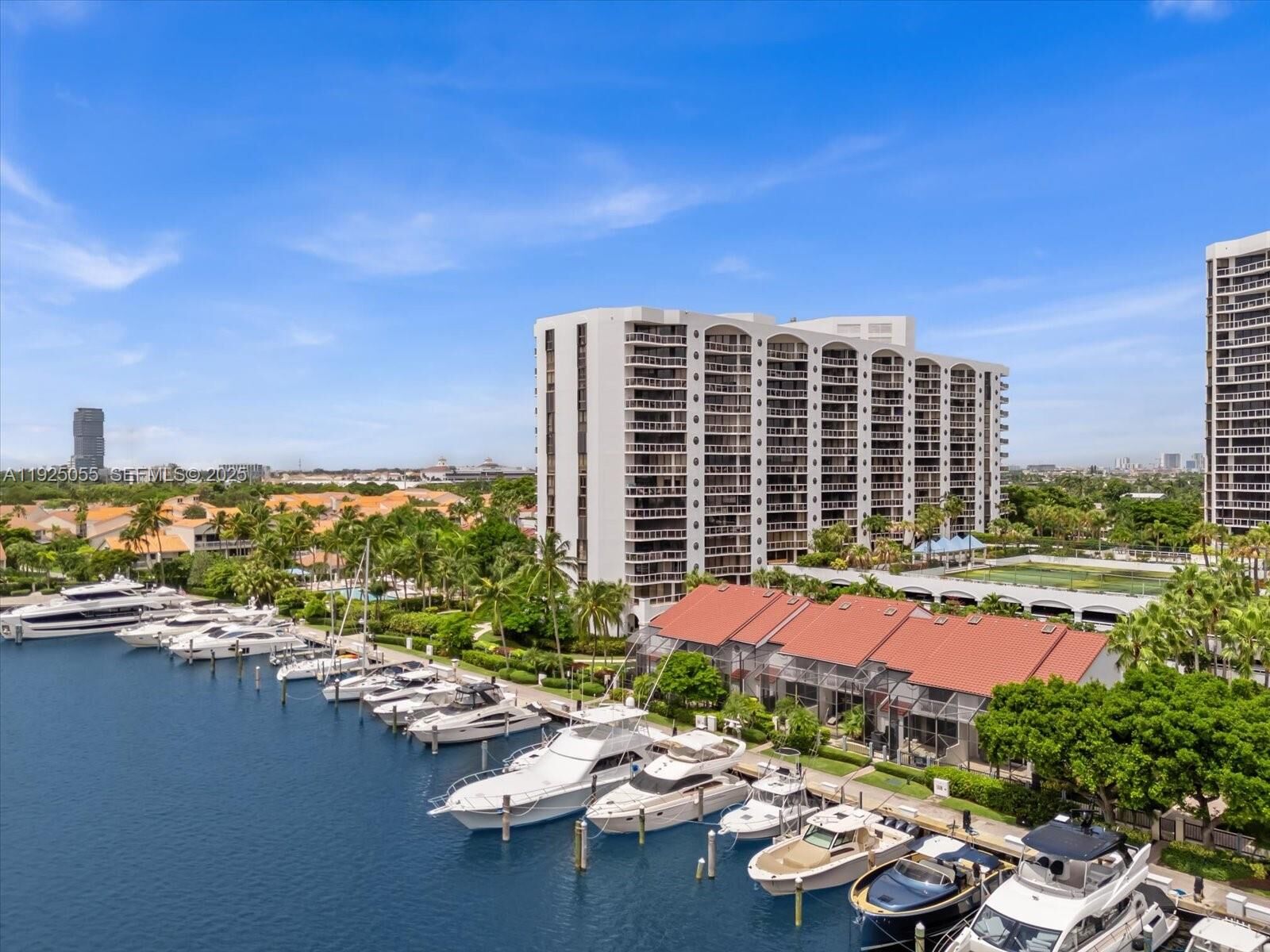 Property Photo: 3610 Yacht Club Dr 805 FL 33180