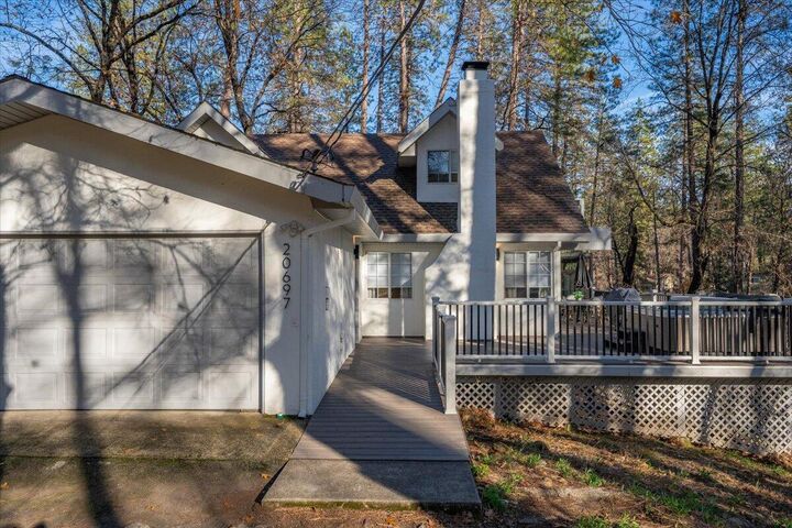 Property Photo: 20697 Nosoni Court CA 96051