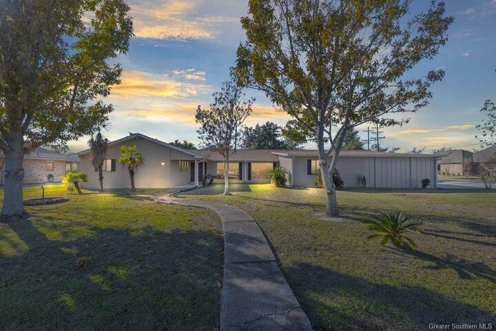Property Photo: 4900 E Saint Charles Avenue E LA 70605