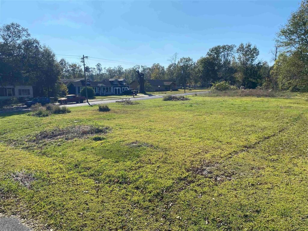 Property Photo:  506 Yoakum Street  LA 70633 