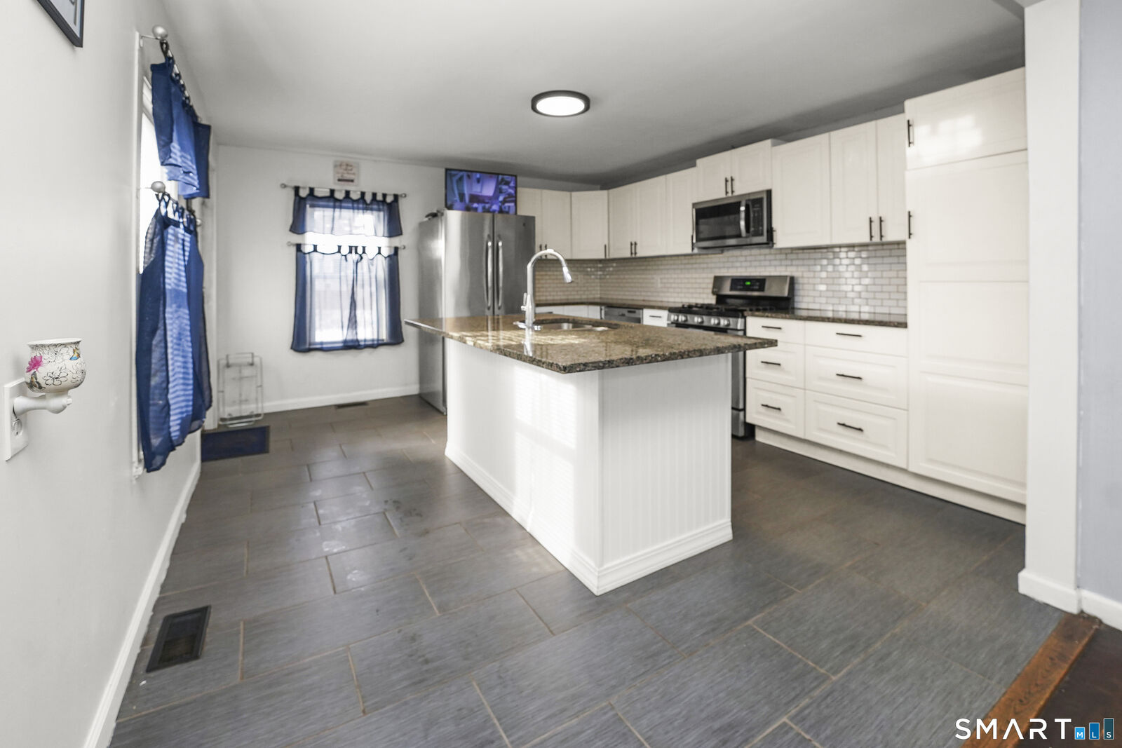 Property Photo:  17 Windsor Street  CT 06082 