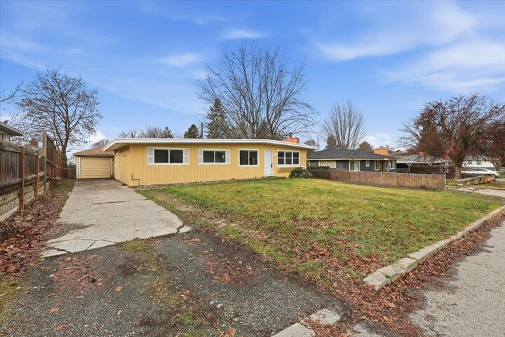 Property Photo: 1219 N Lewis Rd WA 99212