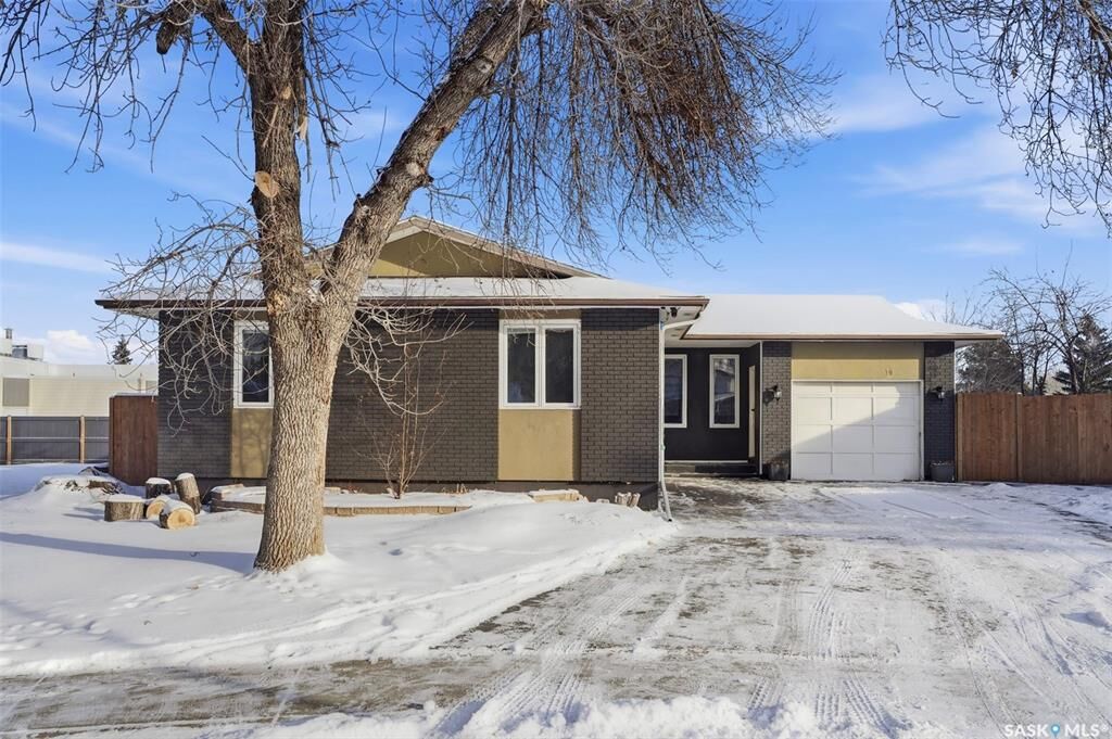 Property Photo: 19 Barr Place SK S7M 4G1