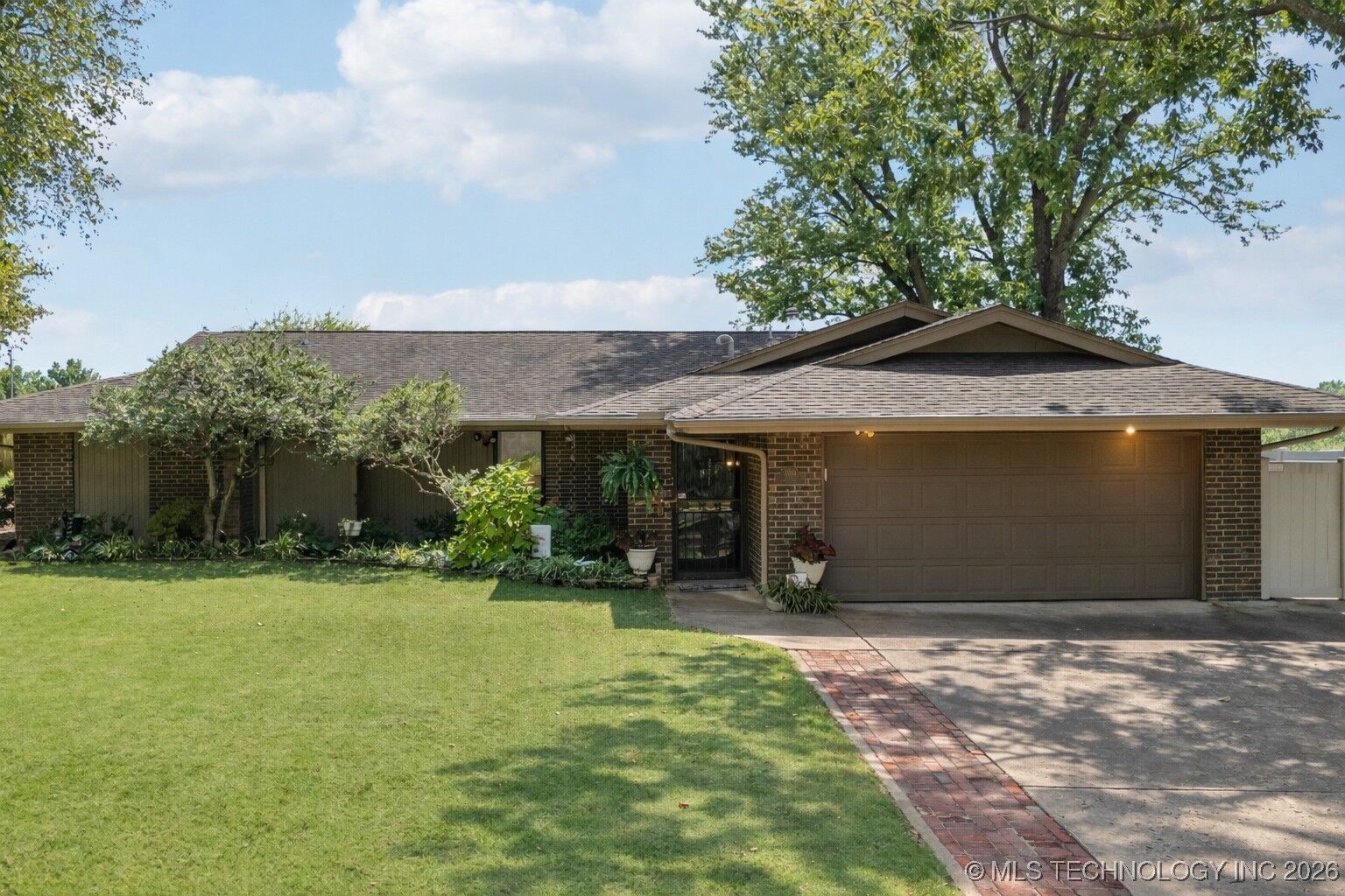Property Photo:  3208 E 80th Place S  OK 74136 