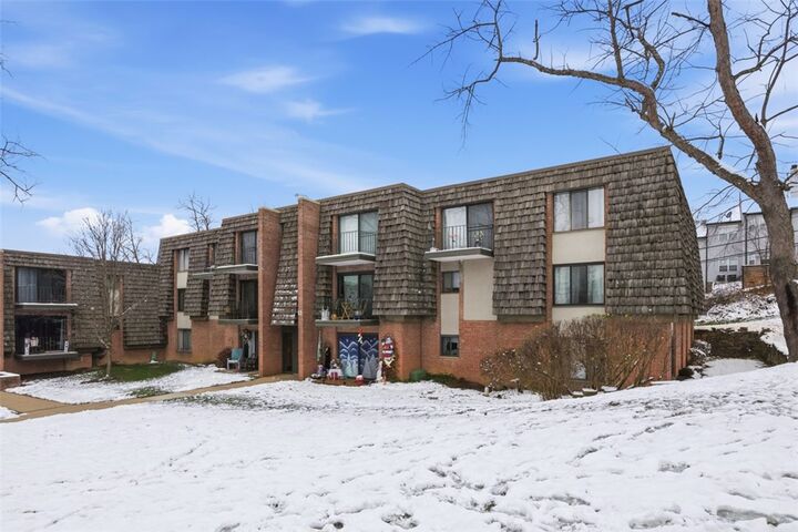 Property Photo: 511 Forest Green Dr PA 15108