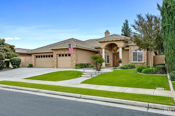 Property Photo:  9905 Lightner Way  CA 93311 