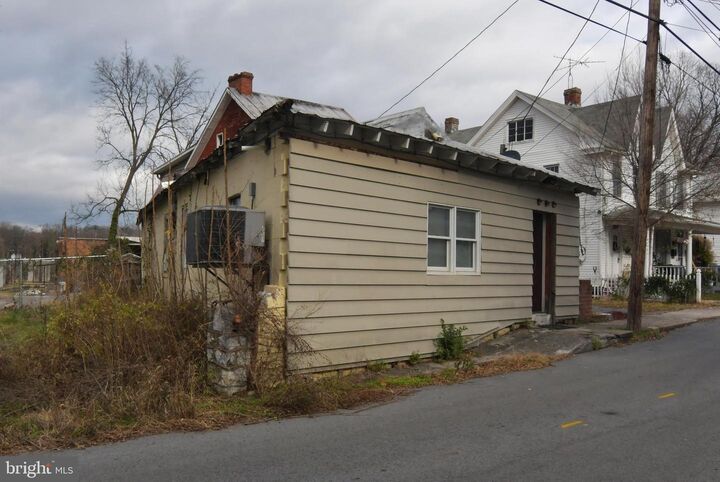 Property Photo: 122 Five Point Avenue WV 25404