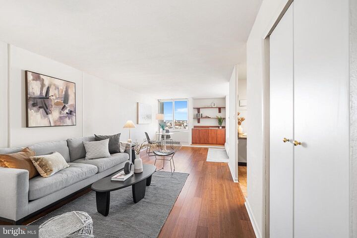 Property Photo: 604 S Washington Square 36 2606 PA 19106