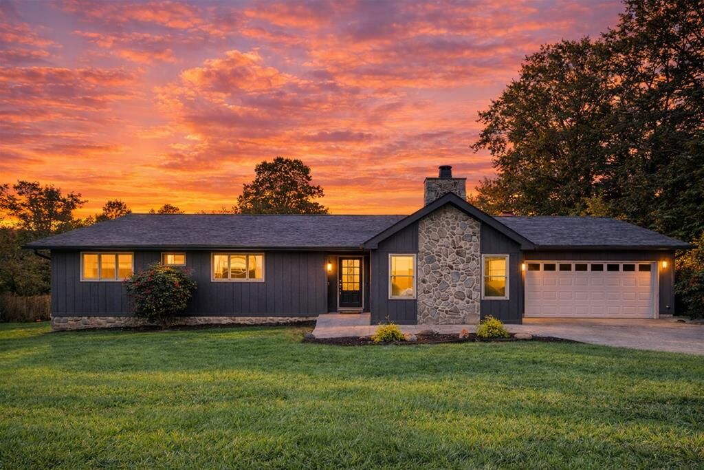 Property Photo:  1902 Brookhaven Circle  GA 30720 