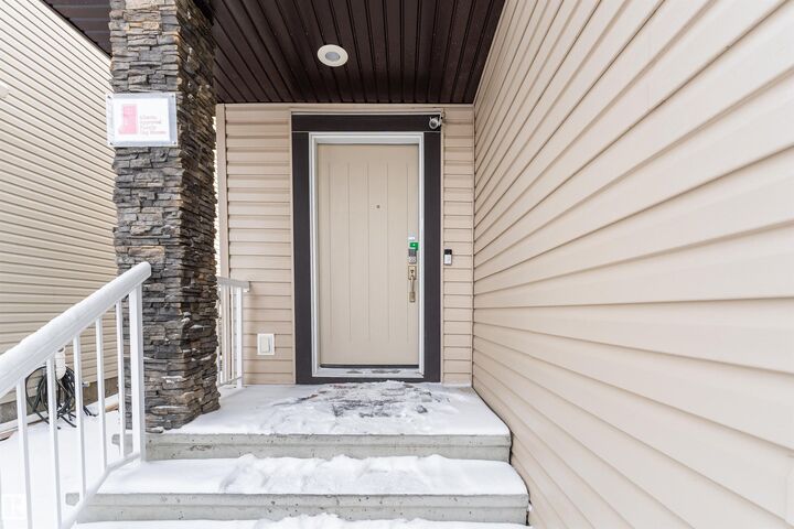 Property Photo:  15863 10 Avenue SW  AB T6W 2H2 