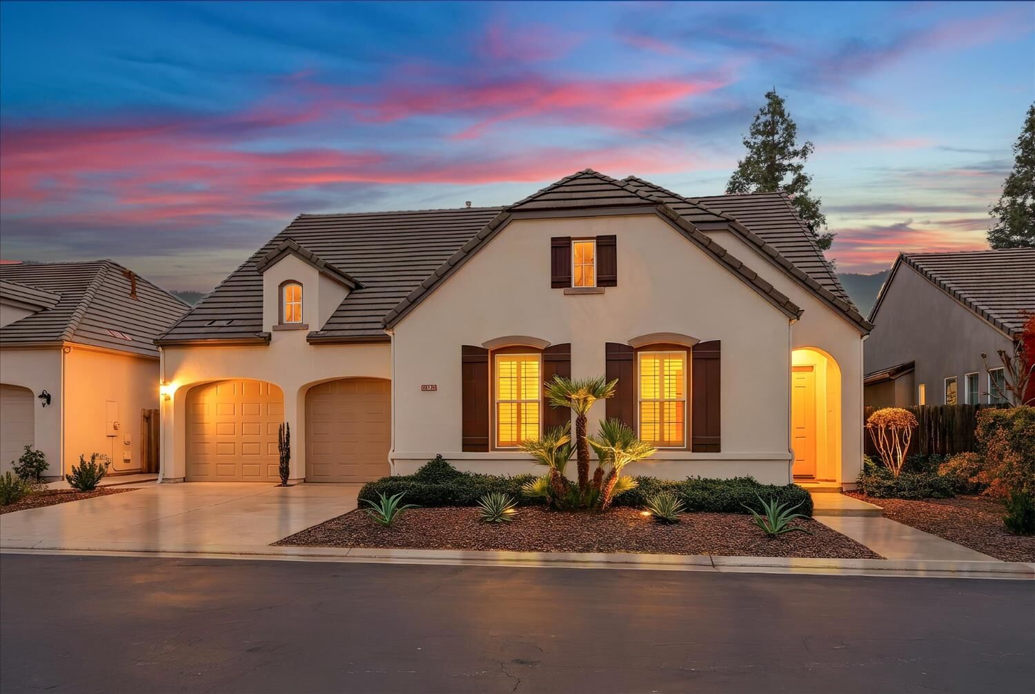 Property Photo: 54 W Everglade Avenue CA 93619