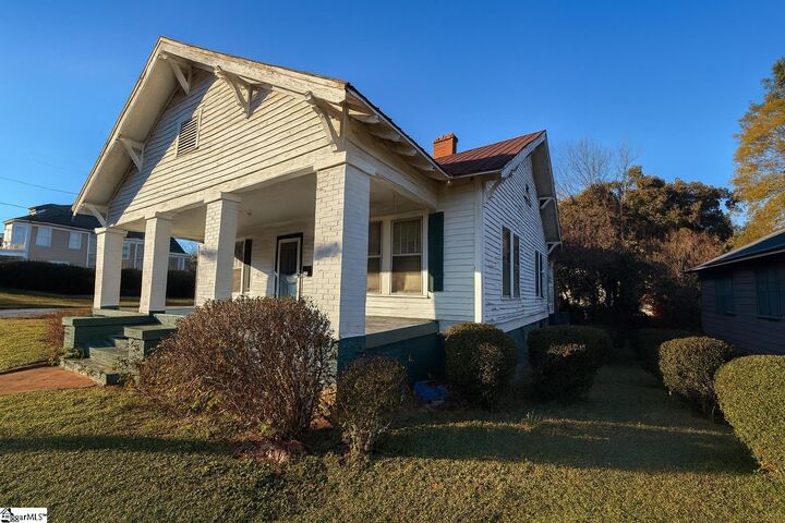 Property Photo:  604 W Market Street  SC 29624 