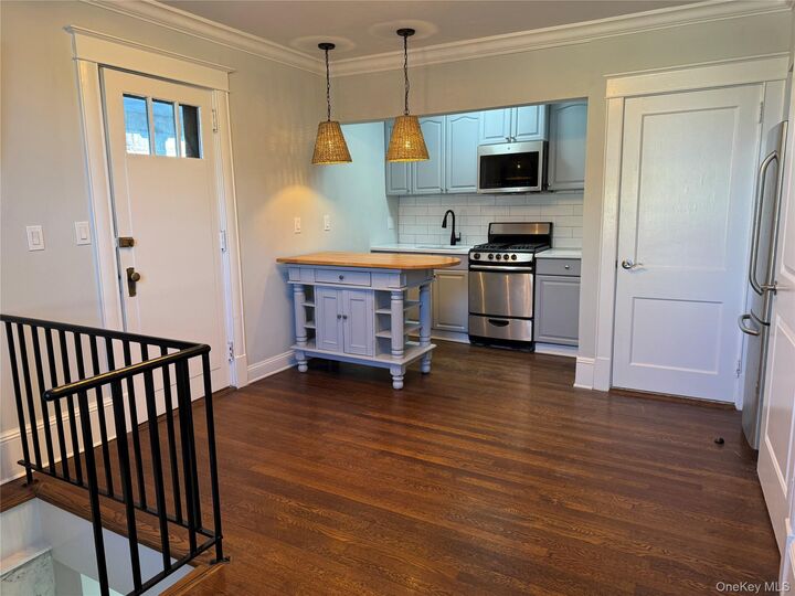 Property Photo:  47 S Middletown Road 3  NY 10965 