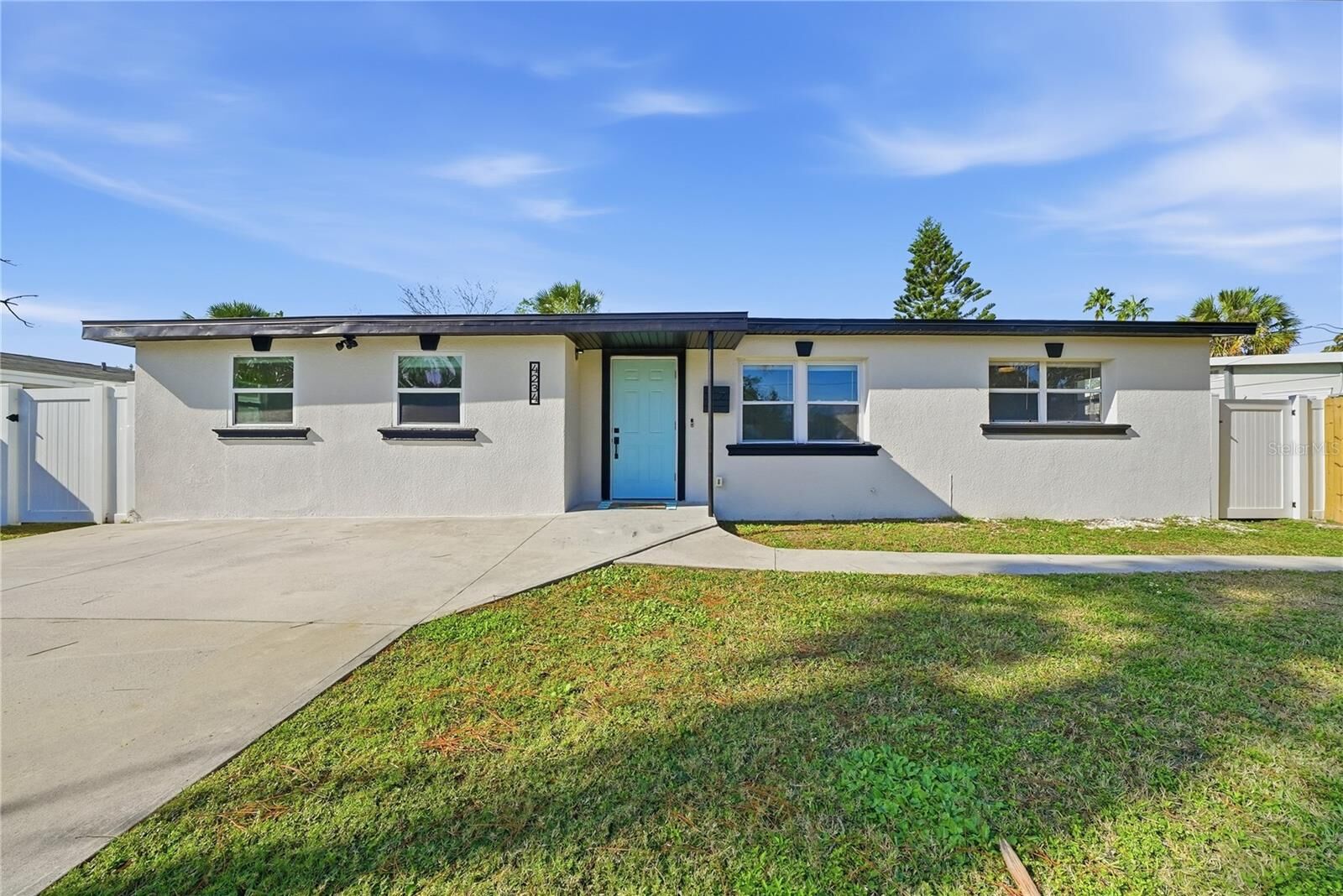 Property Photo: 4234 Des Moines Street NE FL 33703