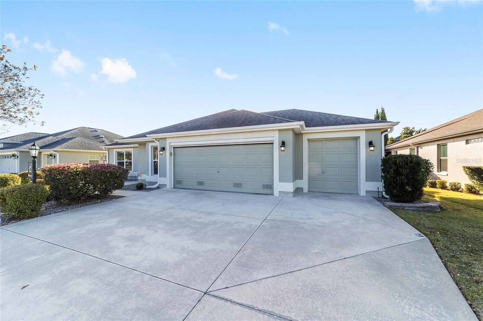 Property Photo: 926 Long Leaf Lane FL 32163