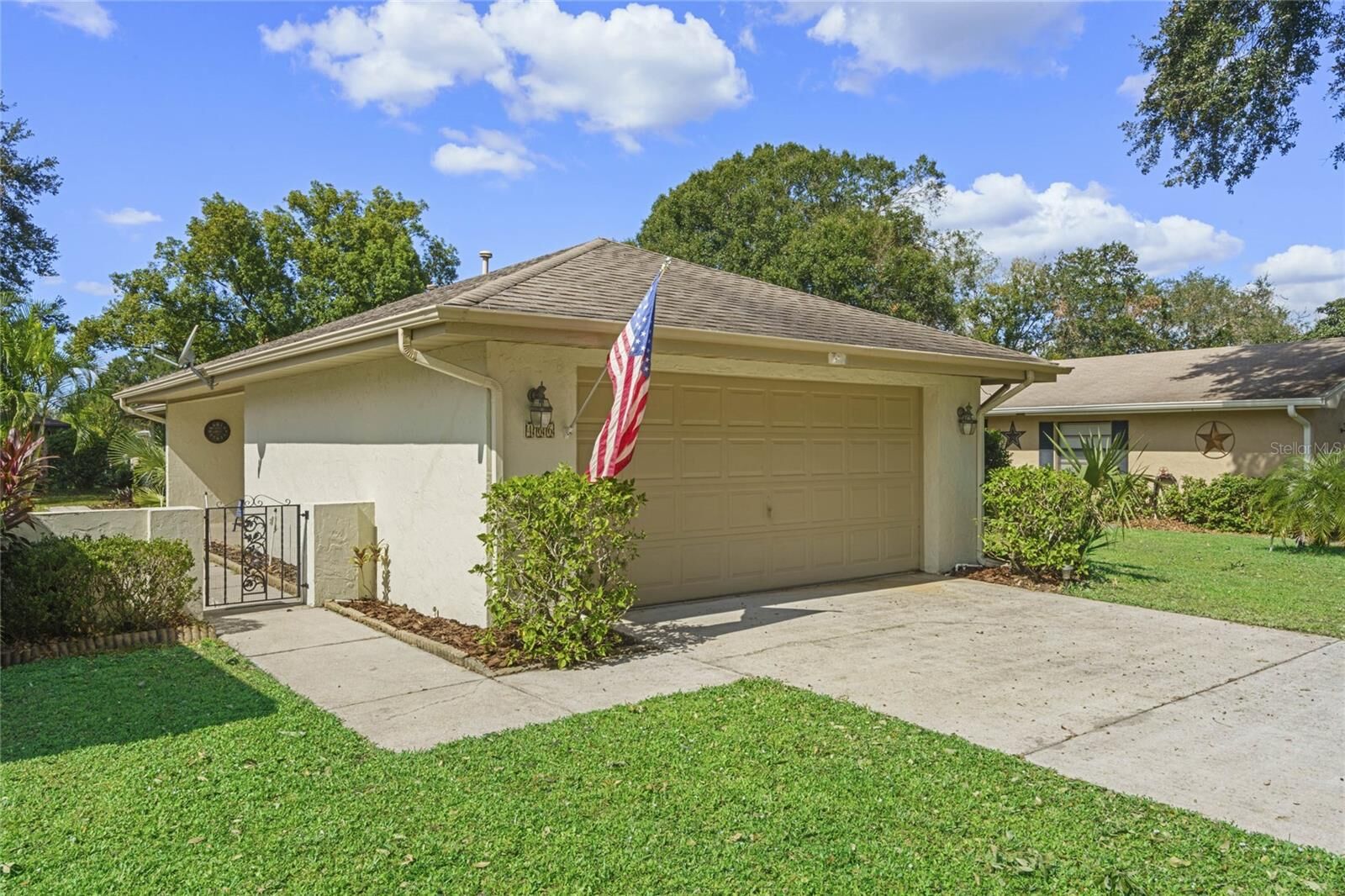 Property Photo: 466 Muirfield Court FL 33884