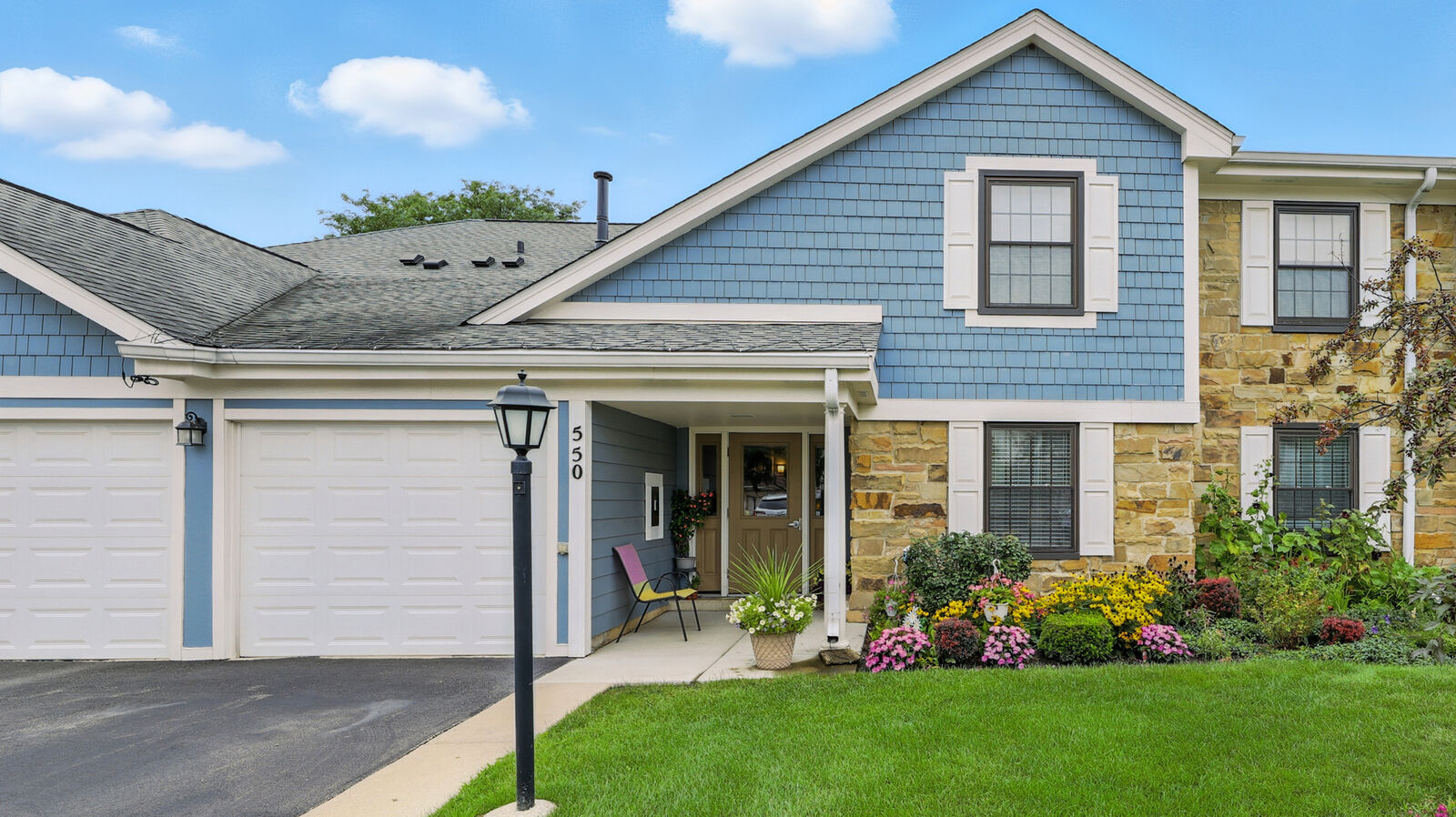 Property Photo: 550 Greystone Lane A2 IL 60090